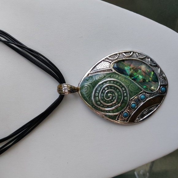Source Unknown Jewelry - BOHO tribal style pendant #270